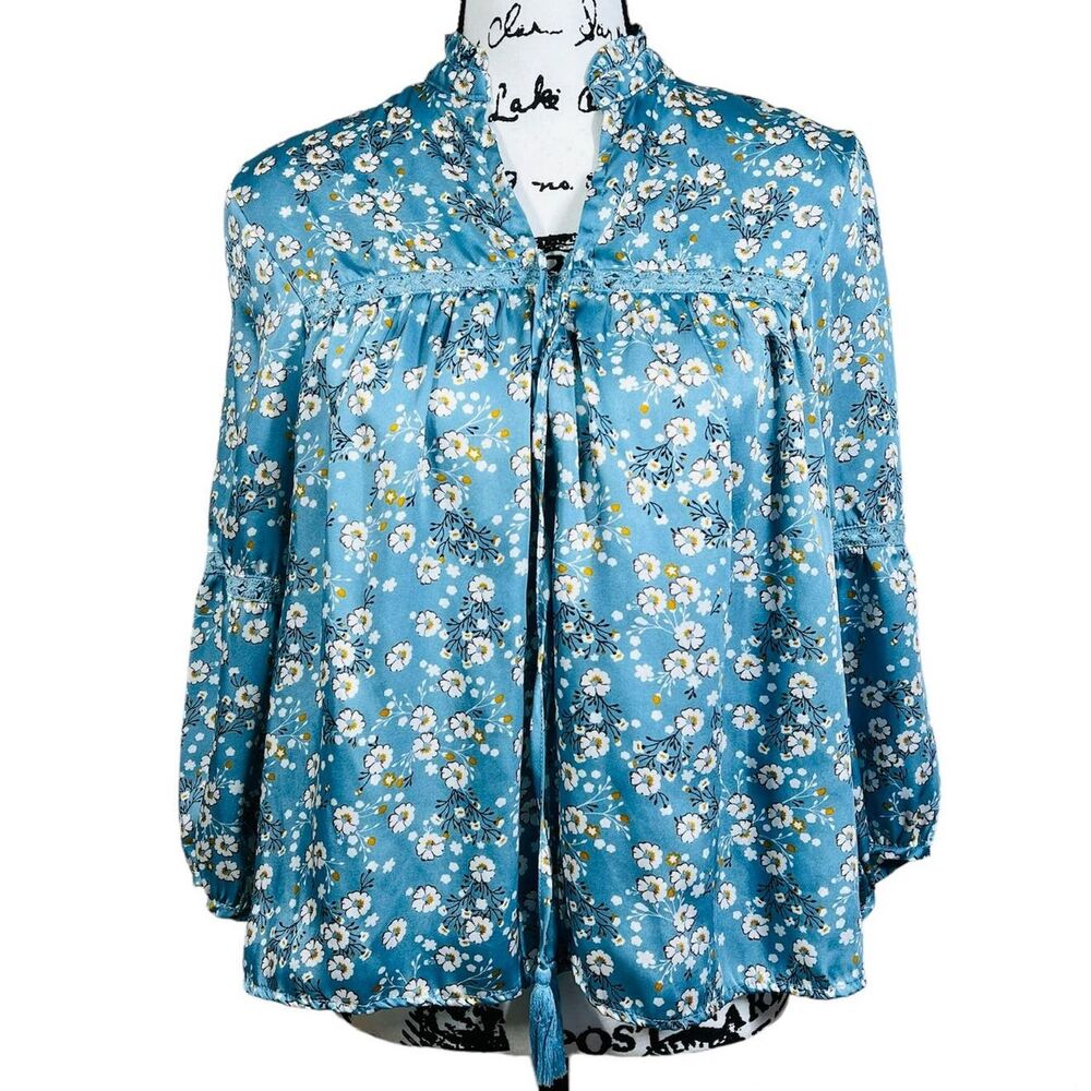 Storia Blue floral blouse  V neck line pleated top  size S boho  cottage core